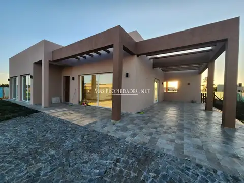 Casa en Alquiler en San Simón, USD 1.400