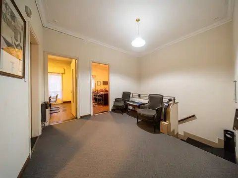 Casa 10 ambientes con 2 baños