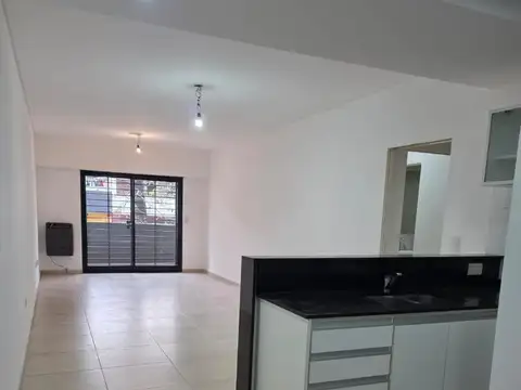Avenida Teniente General Donato Álvarez 2000, Piso 1