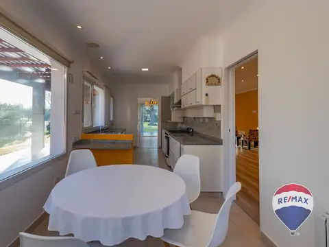 Casa 5 ambientes con 3 baños