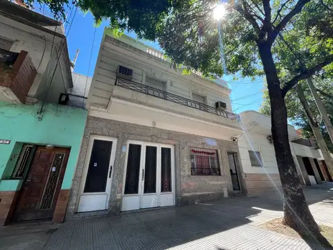 Amplio PH de 4 Ambientes con Balcón, Garage y Terraza Propia - RETASADO-
