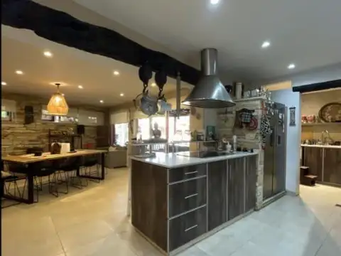 Casa en Venta en Barrio Parque Leloir, USD 500.000