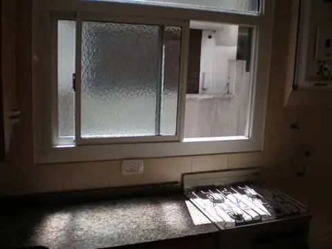 DUEÑO ALQUILA 3 Ambientes Frente Cómodo y luminoso Departamento baño y cocina renovados