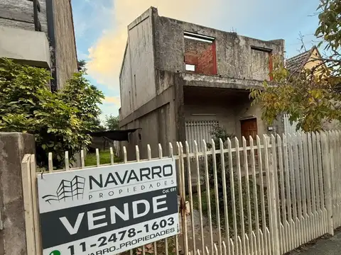 CASA A TERMINAR, AMPLIO FONDO, LOTE PROPIO EN  VILLA LUZURIAGA