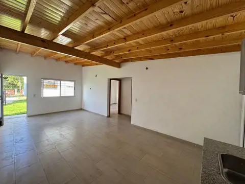 Casa 3 ambientes con 1 baño