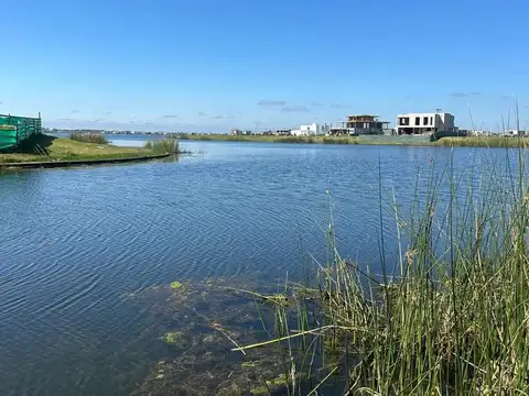 LOTE VENTA BARRIO AMARRAS PUERTOS  AL LAGO CENTRAL
