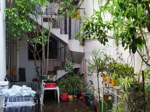Casa De 5 Ambientes, Patio Y Terraza Con Parrilla.