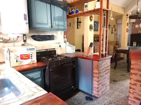 Casa 4 ambientes con 2 baños