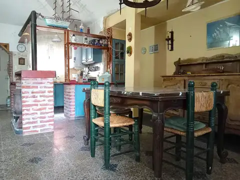 CASA EN PH AL FRENTE COCHERA PATIO Y JARDÍN