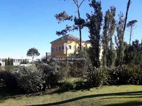 Casa 6 ambientes con 4 baños