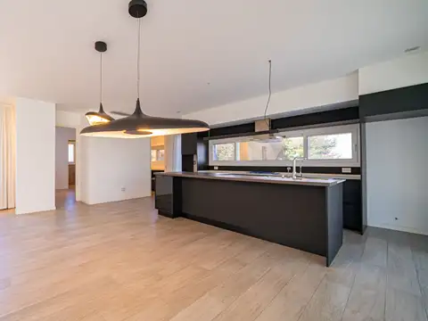 Casa 5 ambientes con 3 baños