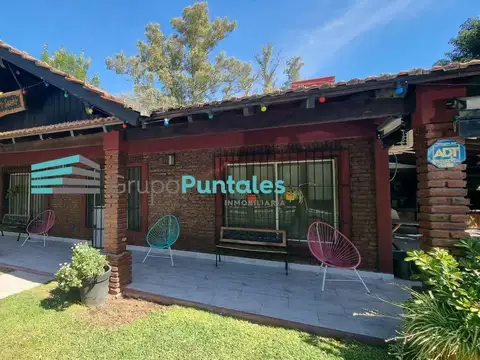 Casaquinta en Barrio La Union, a mts de El Trebol, con 3 dormitorios y piscina