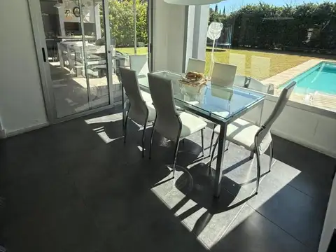 CASA MODERNA 7 AMB CON PILETA BARRIO LOS SAUCES EN PILAR