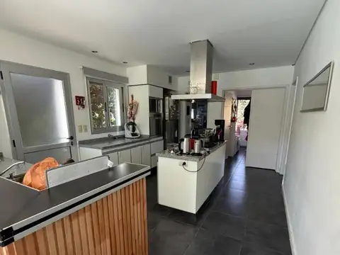 Casa en Venta con 5 cocheras