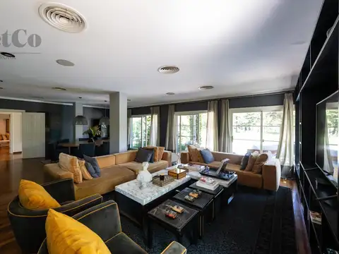 Casa 10 ambientes con 7 baños