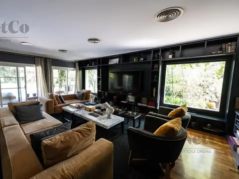 Casa en Venta con 8 cocheras