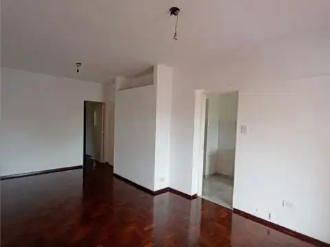 Urquiza  al 2400, Piso 2