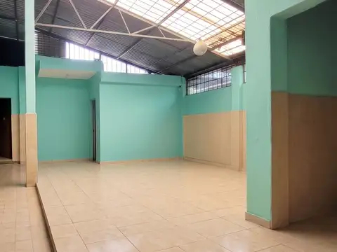 Depósito En Alquiler 147 M2 En Esquina