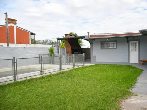 Casa en Venta Dos Dormitorios Con Pileta En Piñero Ruta 18