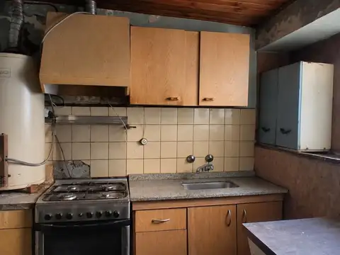 CASA EN VENTA A RECICLAR - GODOY CRUZ