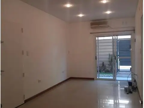 Alquiler Dto 2 AMB Planta Baja con cochera disponible a partir de septiembre