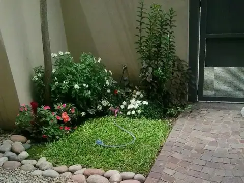 Alquiler Olivos 2 Amb Pb Con Cochera O Patio Bajas Expensas 52m2 Cubiertos Impecable