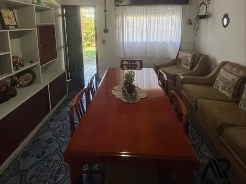 Casa 4 ambientes con 1 baño