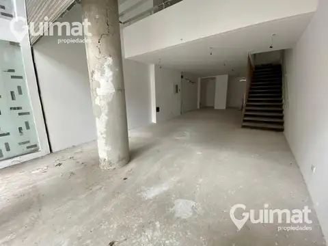 Excelente local comercial en pleno centro de Villa Urquiza