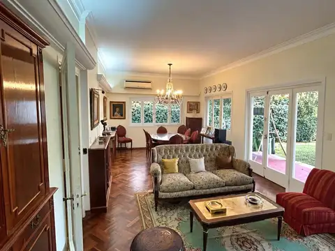 Casa 7 ambientes con 1 baño