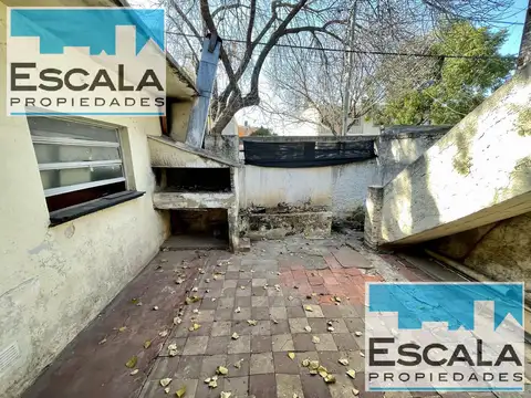 CASA DOS DORM CON PATIO Y COCHERA EN VENTA