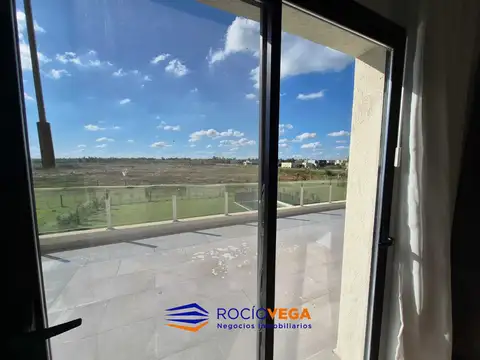 Casa en Alquiler con 6 cocheras