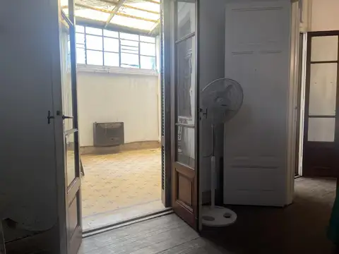 Departamento ideal para flipping en hermoso edificio antiguo de categoria