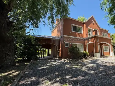 Casa en venta de 5 ambientes c/piscina en El Lauquen Club De Campo