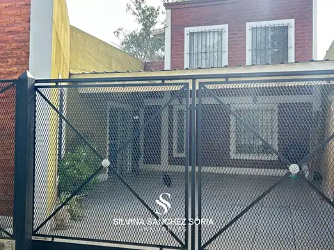 VENTA CASA DE 4 AMBIENTES EN EL CENTRO DE LOS CARDALES