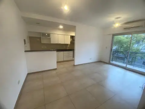 Departamento de 3 amb. con cochera y baulera en alquiler en Vte. López