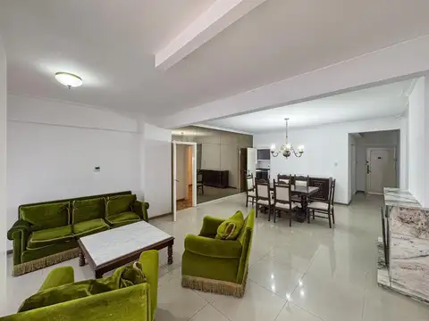 Departamento de 2/3 dormitorios con 2 patios y cochera en zona Parque España
