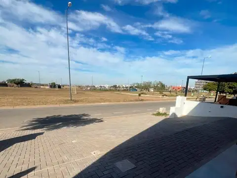 VENDO LOCAL EN DOCTA BOULEVARD 120 M2