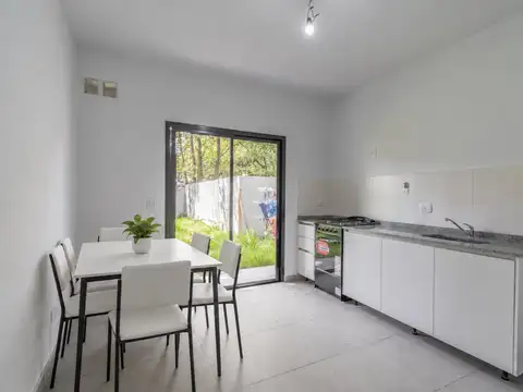 Venta dúplex tres ambientes a estrenar con cochera y jardín en complejo San Miguel