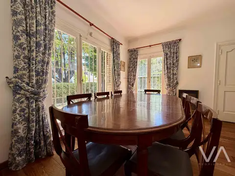 Chalet con 5 dormitorios. Jardín. Stella Maris.