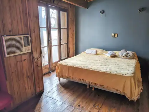 Casa 9 ambientes con 4 baños