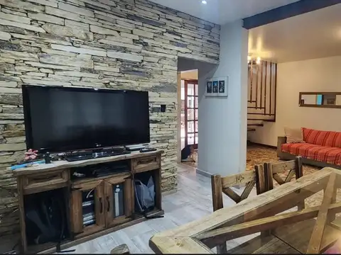 Depto Tipo Casa en Venta de 5 ambientes