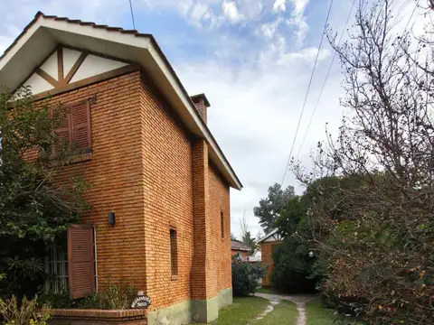 COMPLEJO DE 6 CABAÑAS CON PILETA MINA CLAVERO
