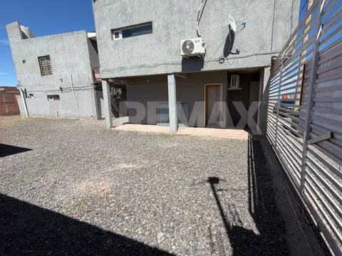 calle San Juan, entre Hipólito Yrigoyen y Av. Juan José Castelli 100