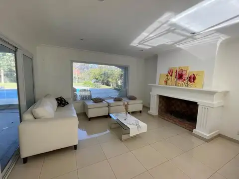 Casa 6 ambientes con 7 baños