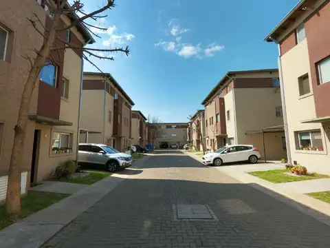 Depto Tipo Casa en Venta con 2 cocheras