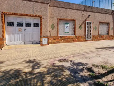 VENTA Casa 3 dormitorios   Local Comercial. San Luis. J. G. Funes N°732