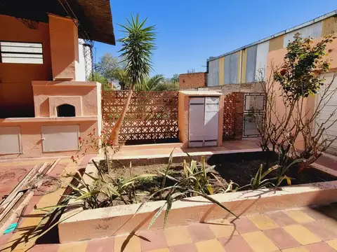 Casa 5 ambientes con 1 baño