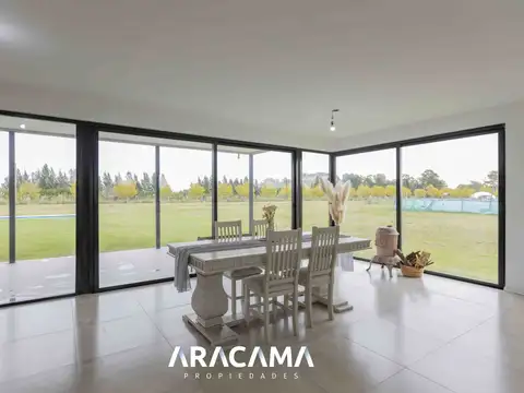 Casa 4 ambientes con 2 baños