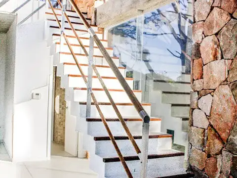 Casa 4 ambientes con 5 baños