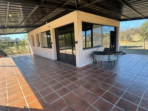 Casa 2 ambientes con 2 baños
